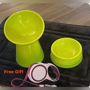 LE CREUSET PET BOWL STAND SET AVOCADO (2 Pieces)